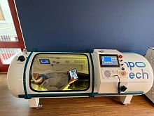 Oxygen therapy hyperbaric chamber TROJANon castersmonoplace