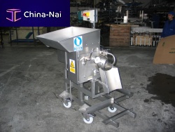 Automatic pinbone remover for salmon